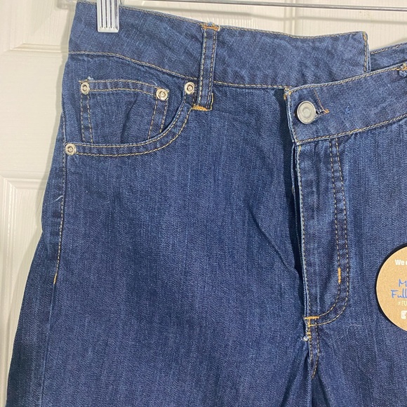 Asymmetrical closure denim shorts - Picture 2 of 5